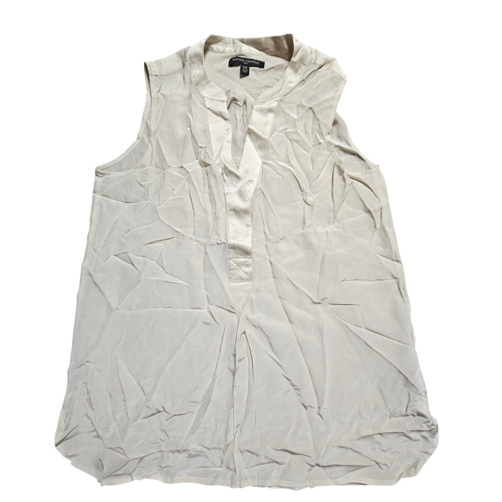 Banana Republic Silk Sleeveless Blouse XS Split V-Neck Champagne Closet‎ Staple
